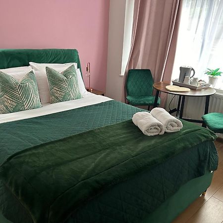 Hotel The Lily Pad Near Poole Dorset Self Contained Private Entrance And Free Parking Corfe Mullen Esterno foto