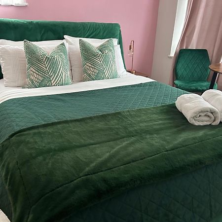 Hotel The Lily Pad Near Poole Dorset Self Contained Private Entrance And Free Parking Corfe Mullen Esterno foto