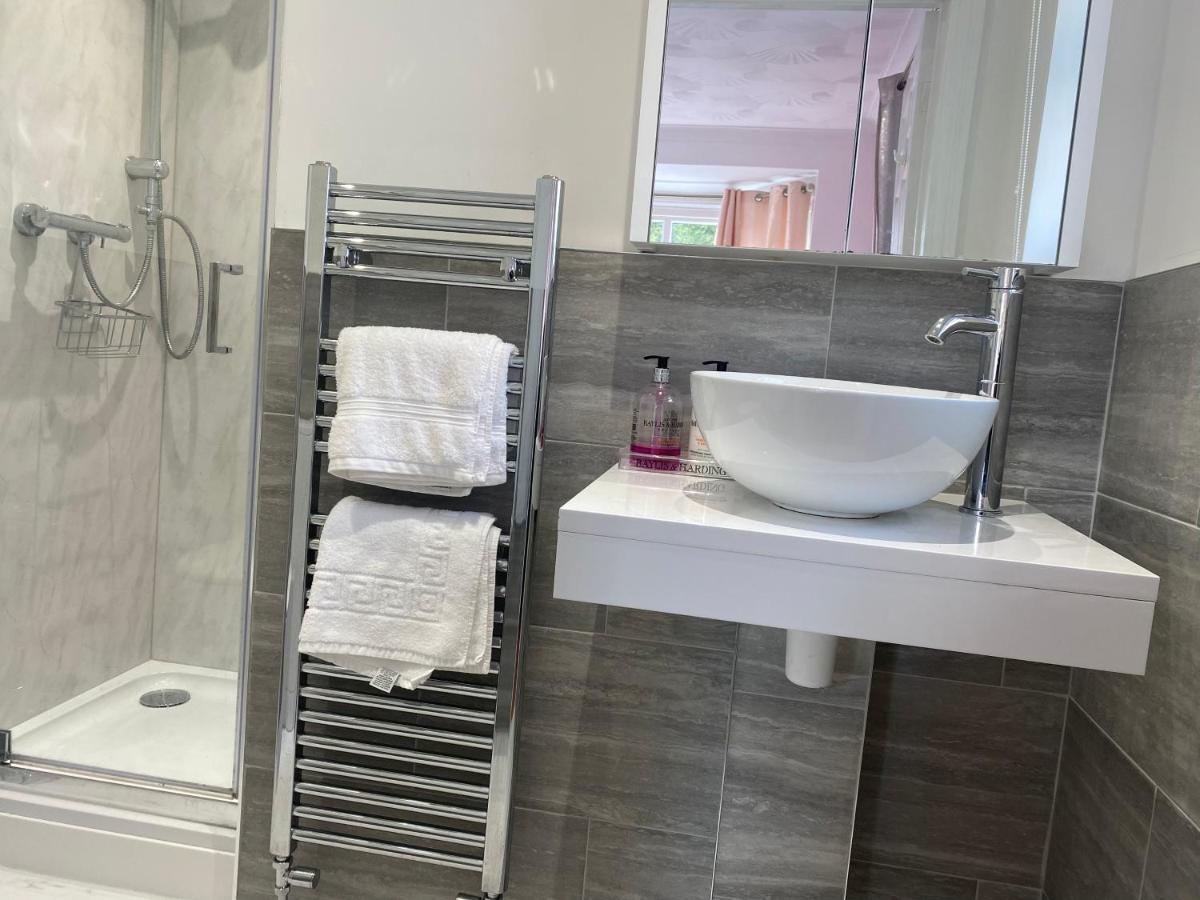 Hotel The Lily Pad Near Poole Dorset Self Contained Private Entrance And Free Parking Corfe Mullen Esterno foto
