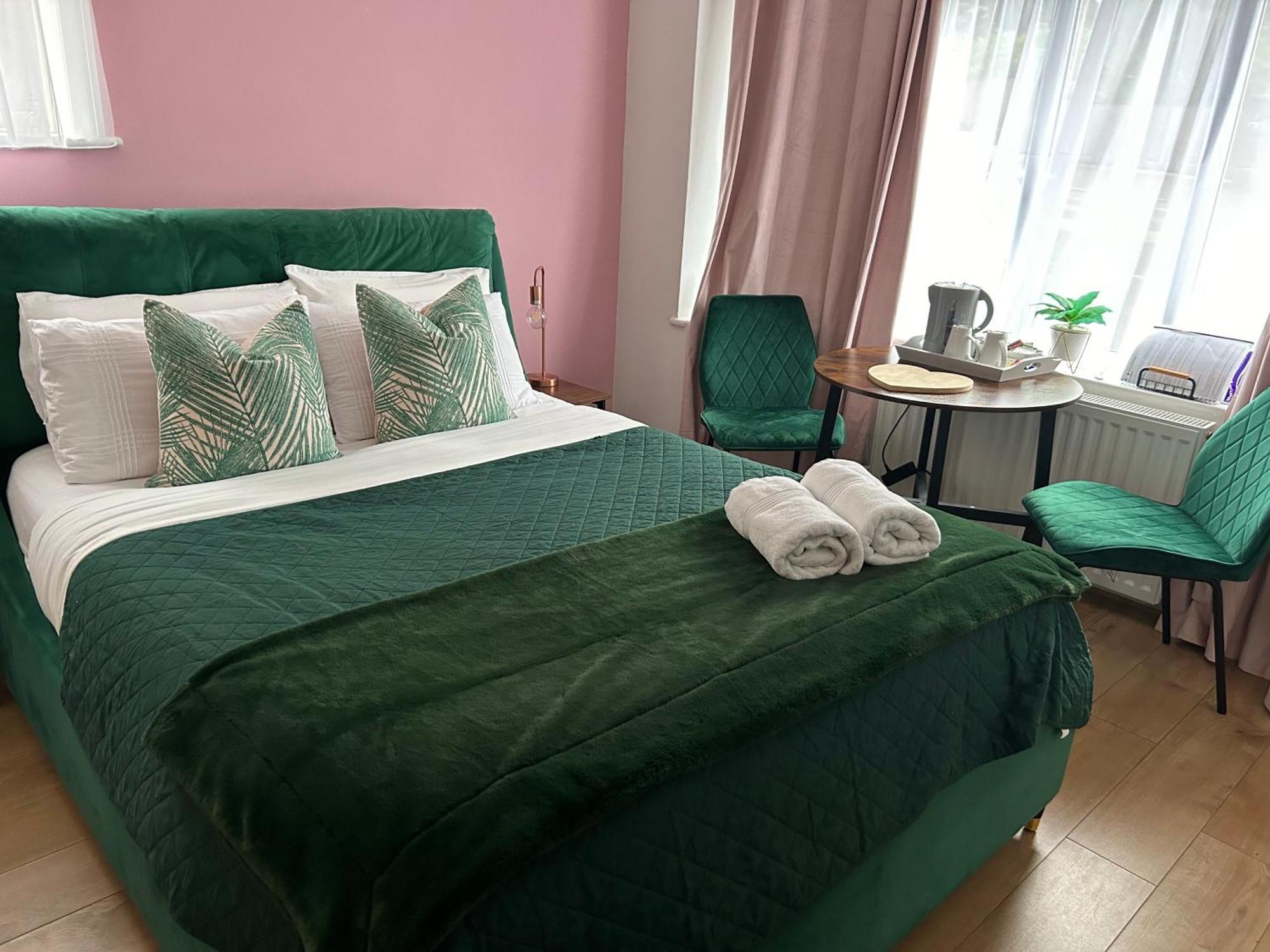 Hotel The Lily Pad Near Poole Dorset Self Contained Private Entrance And Free Parking Corfe Mullen Esterno foto